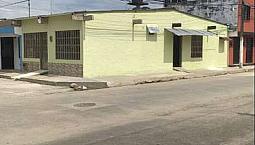 Hermosa Casa Esquinera
