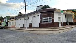 Casa Comercial Barrio La Esmeralda, Esquinera. Totalmente Remodelada.