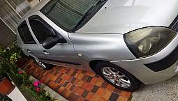 Lindo Vehículo Modelo 2005 Bueno De Motor Rines De Lujo Falta Uno