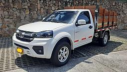 Camioneta Estacas 4X4 Casi Nueva