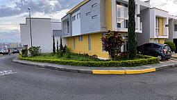 Casa Esquinera En  Mirador Del Colibri