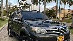 Toyota Fortuner Urbana 2015
