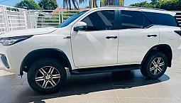 Vendo Toyota Fortuner Aut 2.7