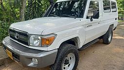 Toyota Land Cruiser Modelo 2010,4X4 Motor 4.0,Full Equipo,148.000Km,11 Puestos ,Muy Bien Tenido