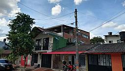 Casa De 3 Pisos A La Venta