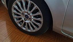 Carro En Muy Buen Estado Llantas Nuevas