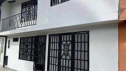 Casa De Dos Pisos Totalmente Independientes Contactar A La Señora Miriamiam