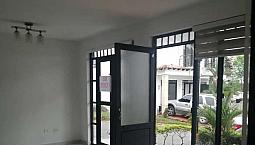 Hermosa Casa Balcones De Gratamira