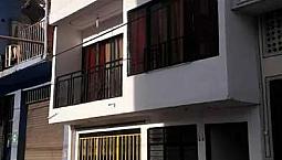 Casa De Tres Pisos Rentable