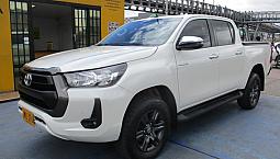 Toyota Hilux  4x4 2400cc At Aa