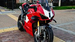 Ducati Panigale V4R Akrapovic